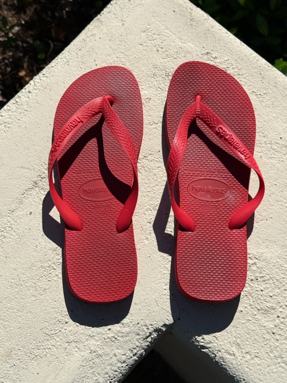 Havaianas "Top" textured rubber flip flops - size 11/12W
